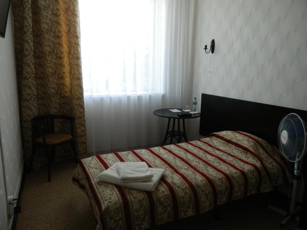 Florentina Hotel Edinet Стая снимка