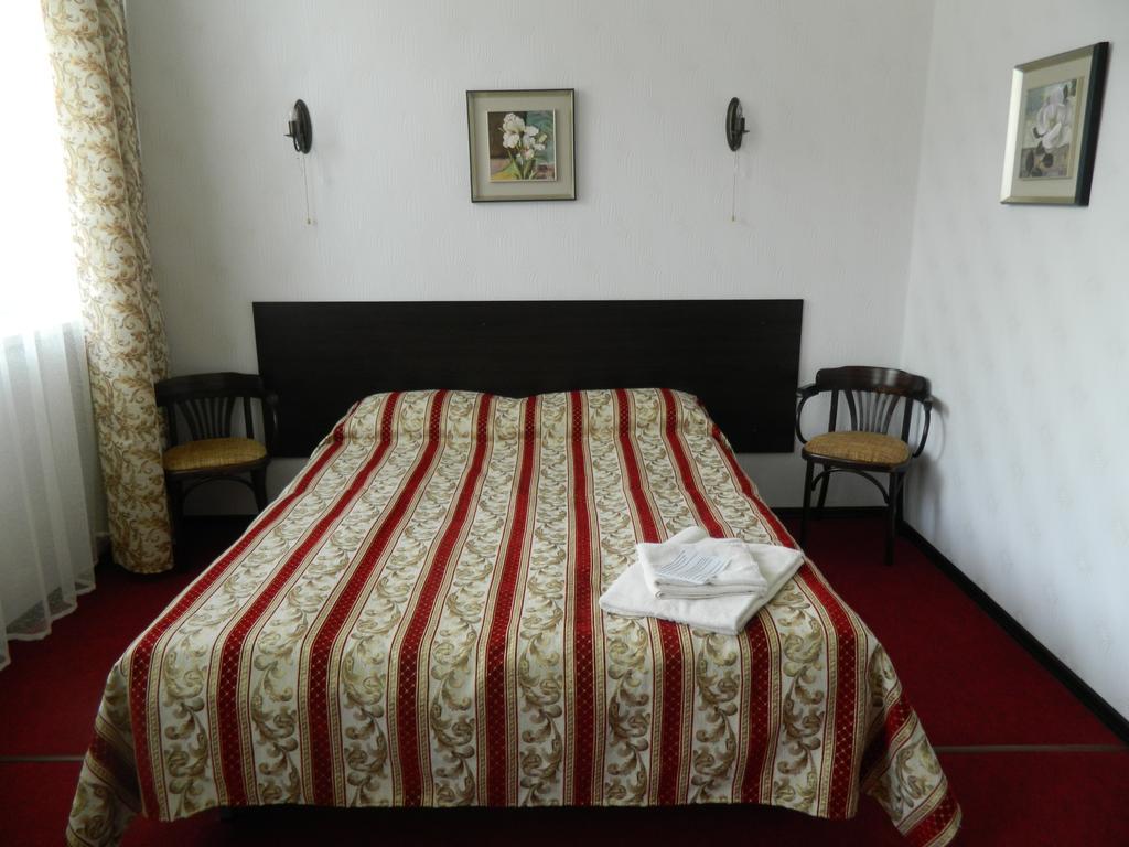 Florentina Hotel Edinet Стая снимка