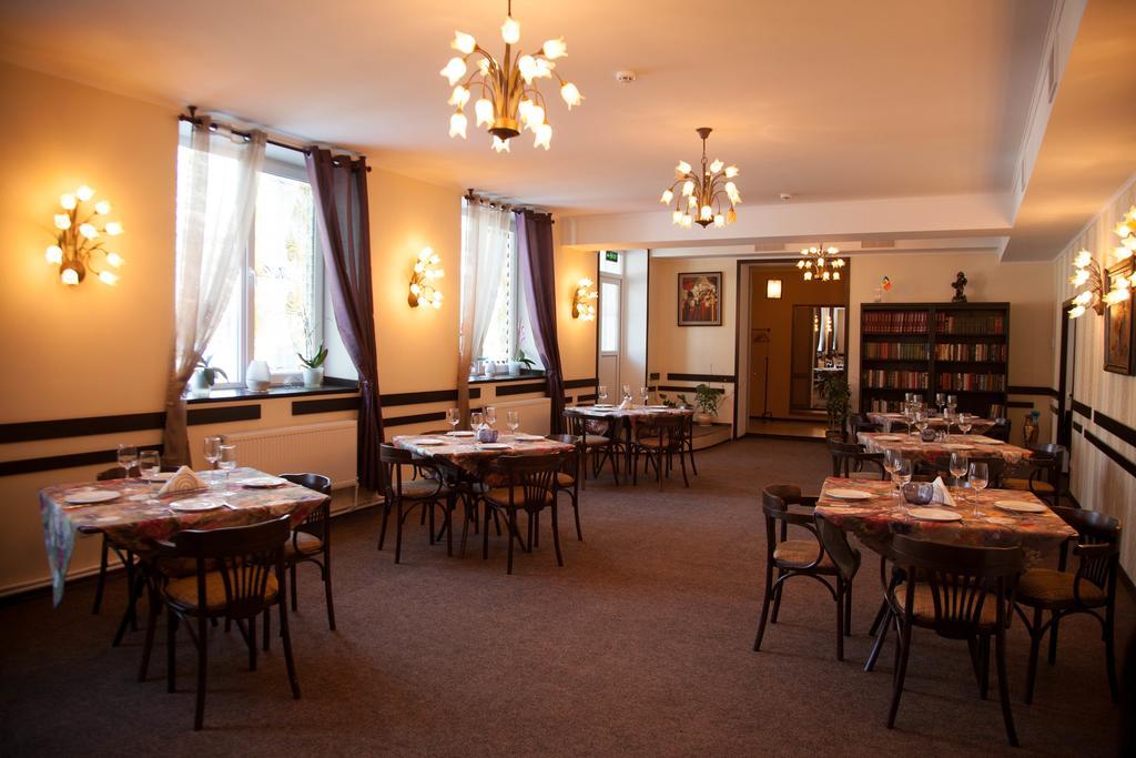 Florentina Hotel Edinet Екстериор снимка