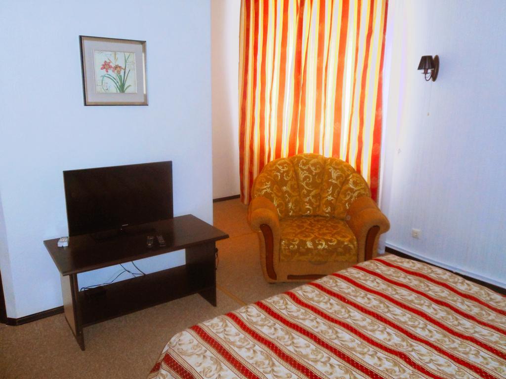Florentina Hotel Edinet Екстериор снимка