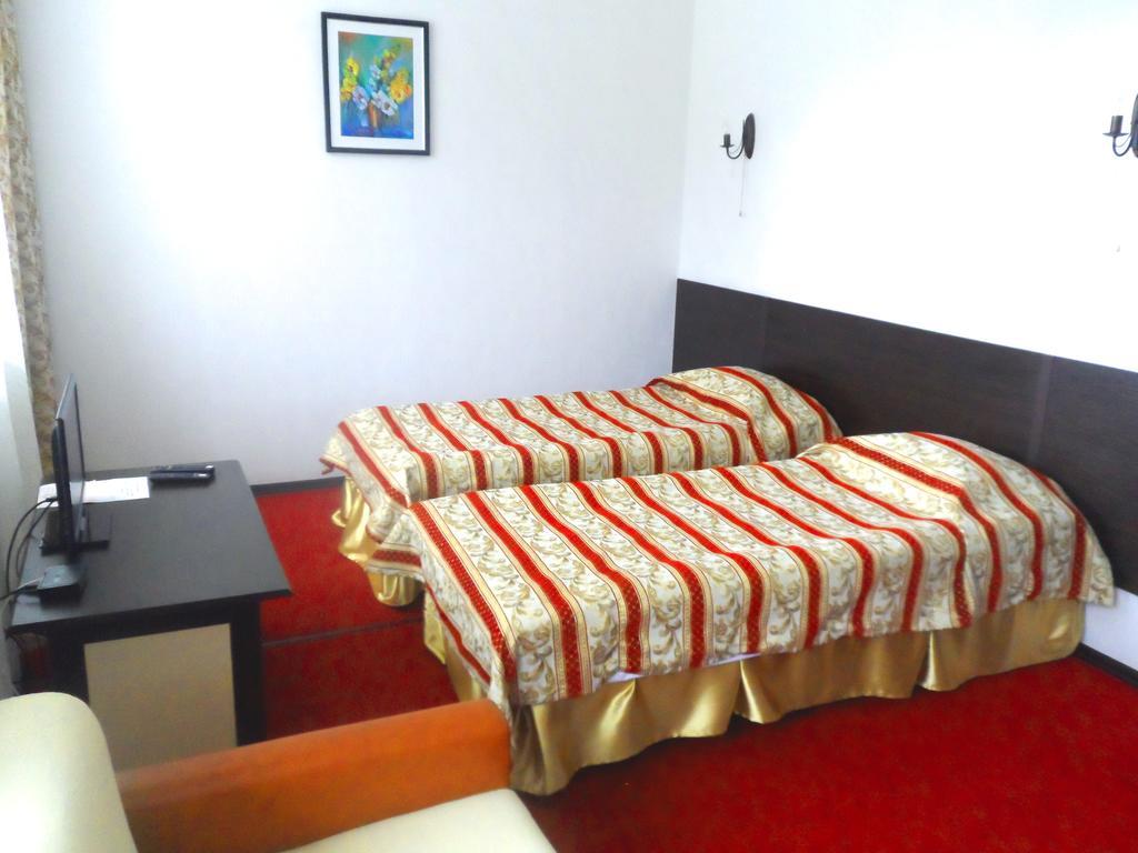 Florentina Hotel Edinet Екстериор снимка