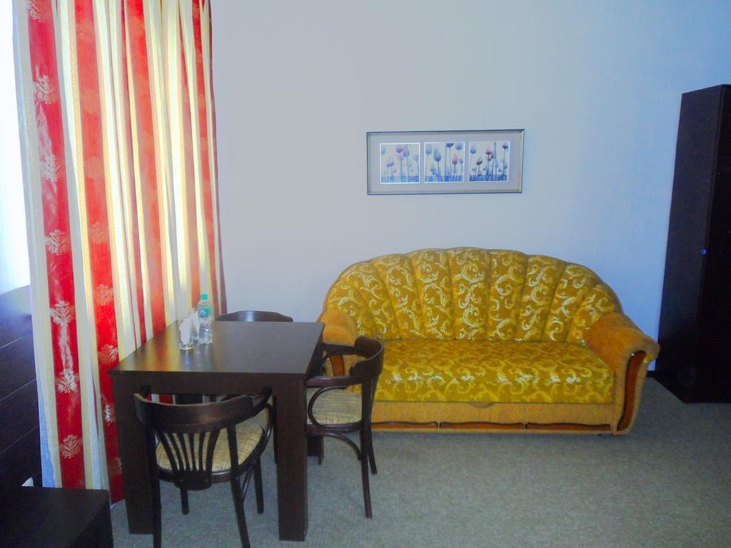 Florentina Hotel Edinet Екстериор снимка