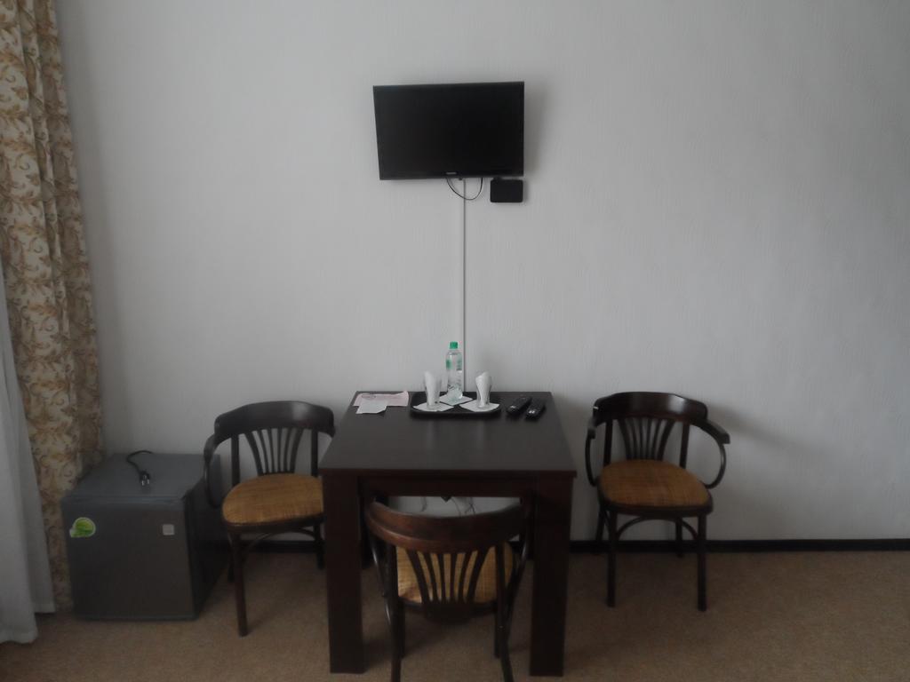 Florentina Hotel Edinet Екстериор снимка